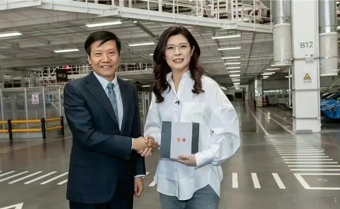 郑丽文直言是雷军粉丝纯靠产品产生链接的郑秀文和雷总，又多了一位粉丝，而且提到雷总