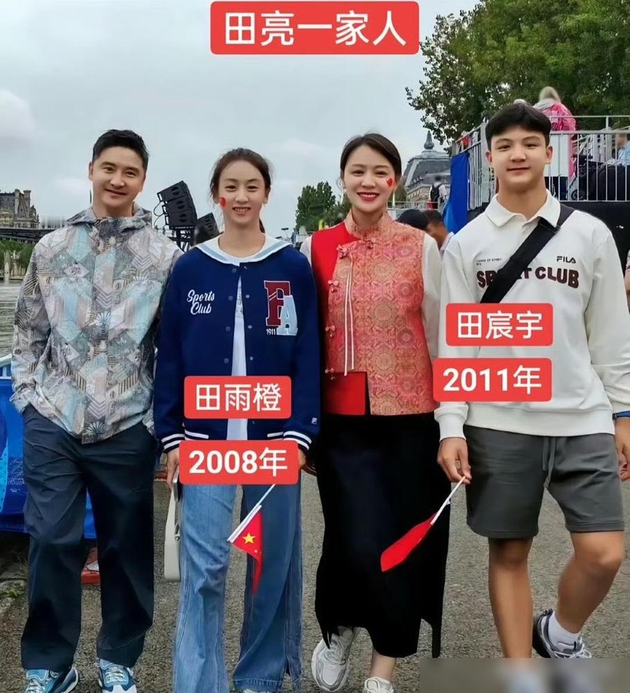 田亮晒了张合照，评论区上万人却炸了，没人夸帅，全在喊：快带儿子去医院，看这脖子！