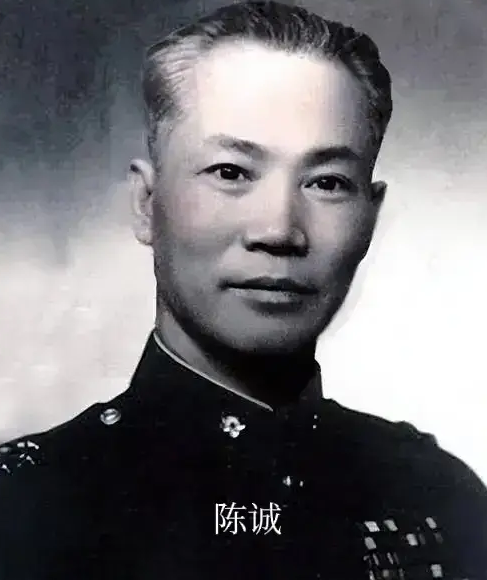 1925年，陈诚回家，妻子想与他同房，谁知刚上床就被陈诚一脚踢开。妻子心寒不已，