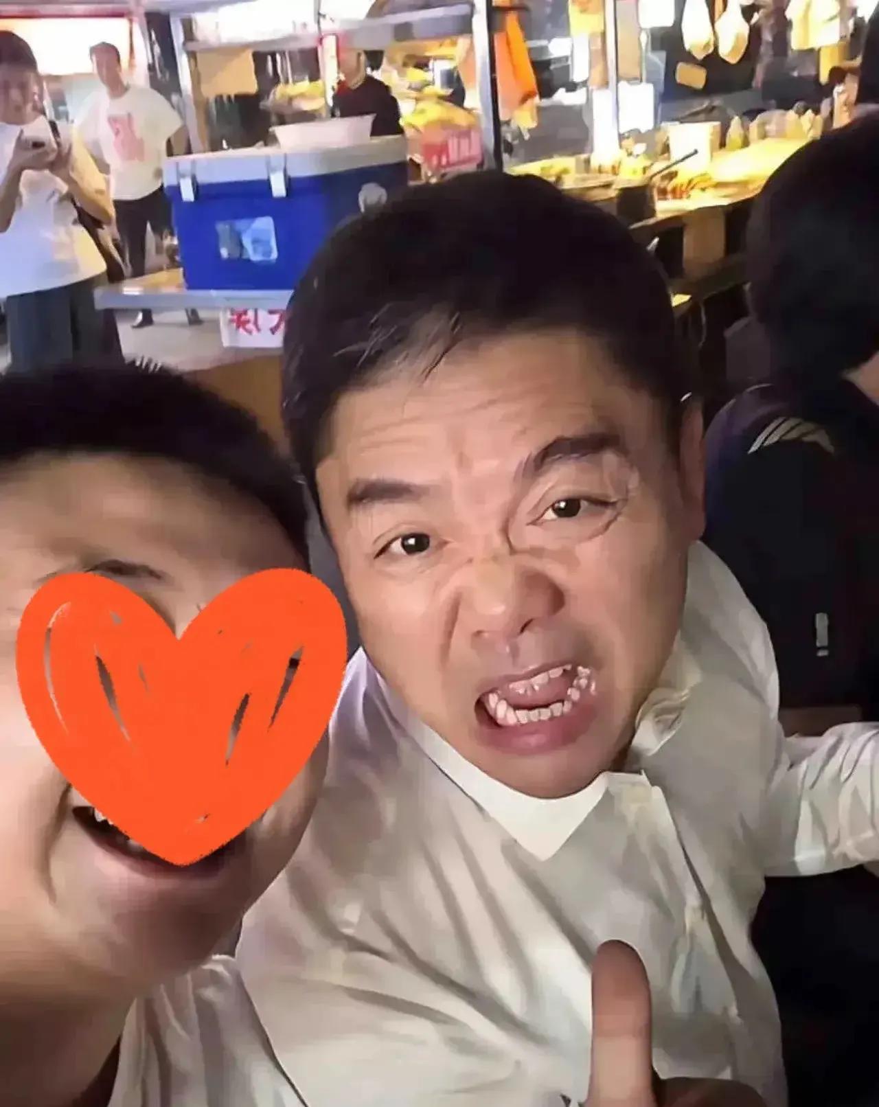 我的天，这真的很刘强东！商界大佬中，刘强东真的让人佩服，也很接地气，不愧是从底