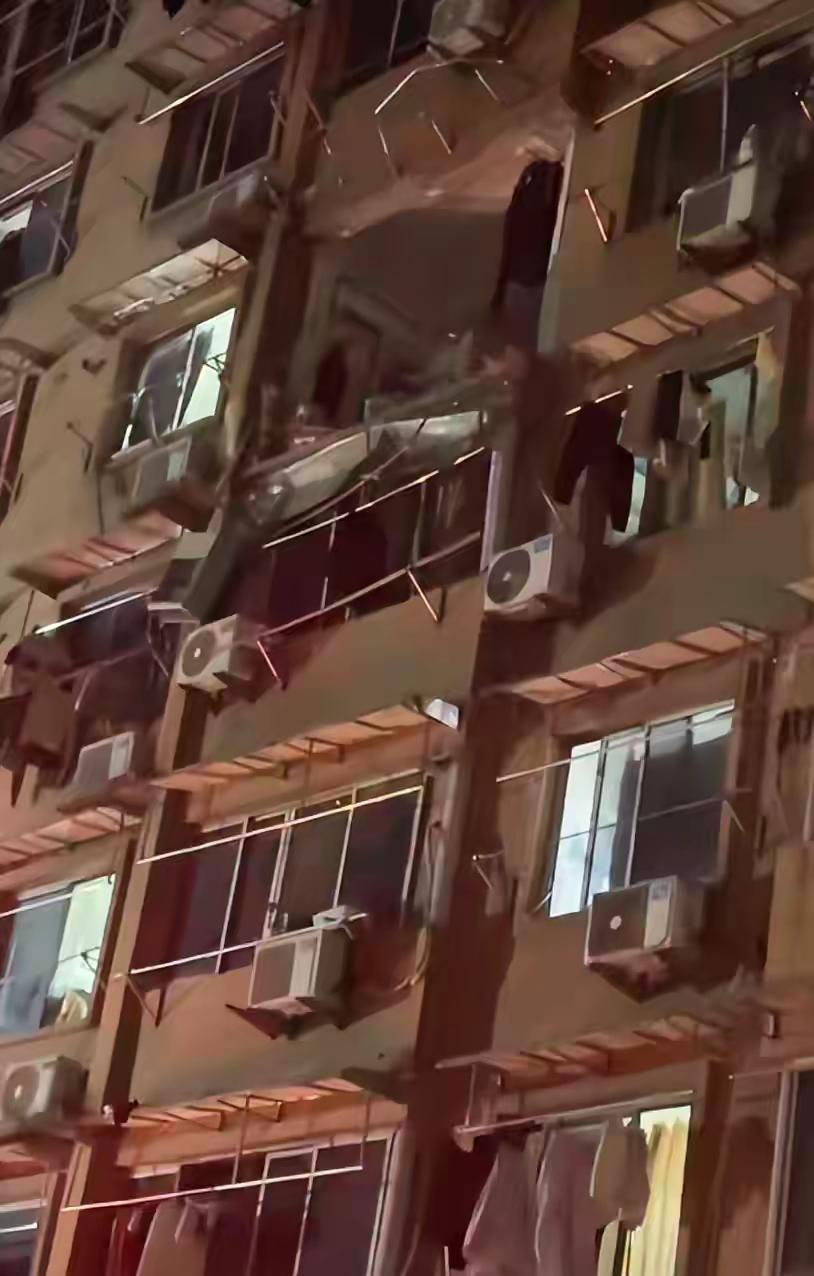 浙江居民楼深夜爆炸！火光冲天中，这群人的身影让人泪目。浙江瑞安这声巨响太吓