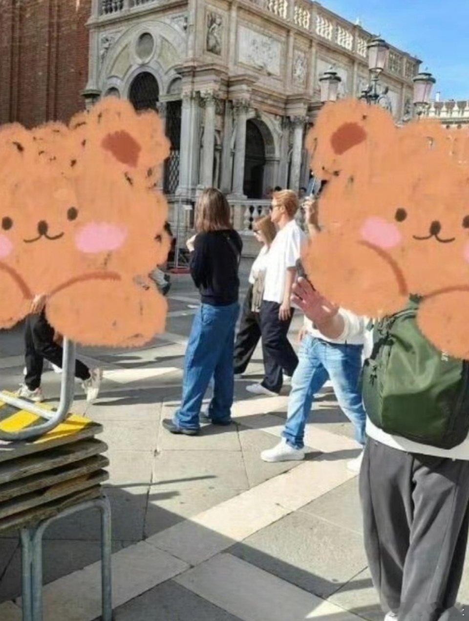 王心凌吴克群又又又一次被粉丝偶遇了，这两人出双入对也难免会被一众网友猜测