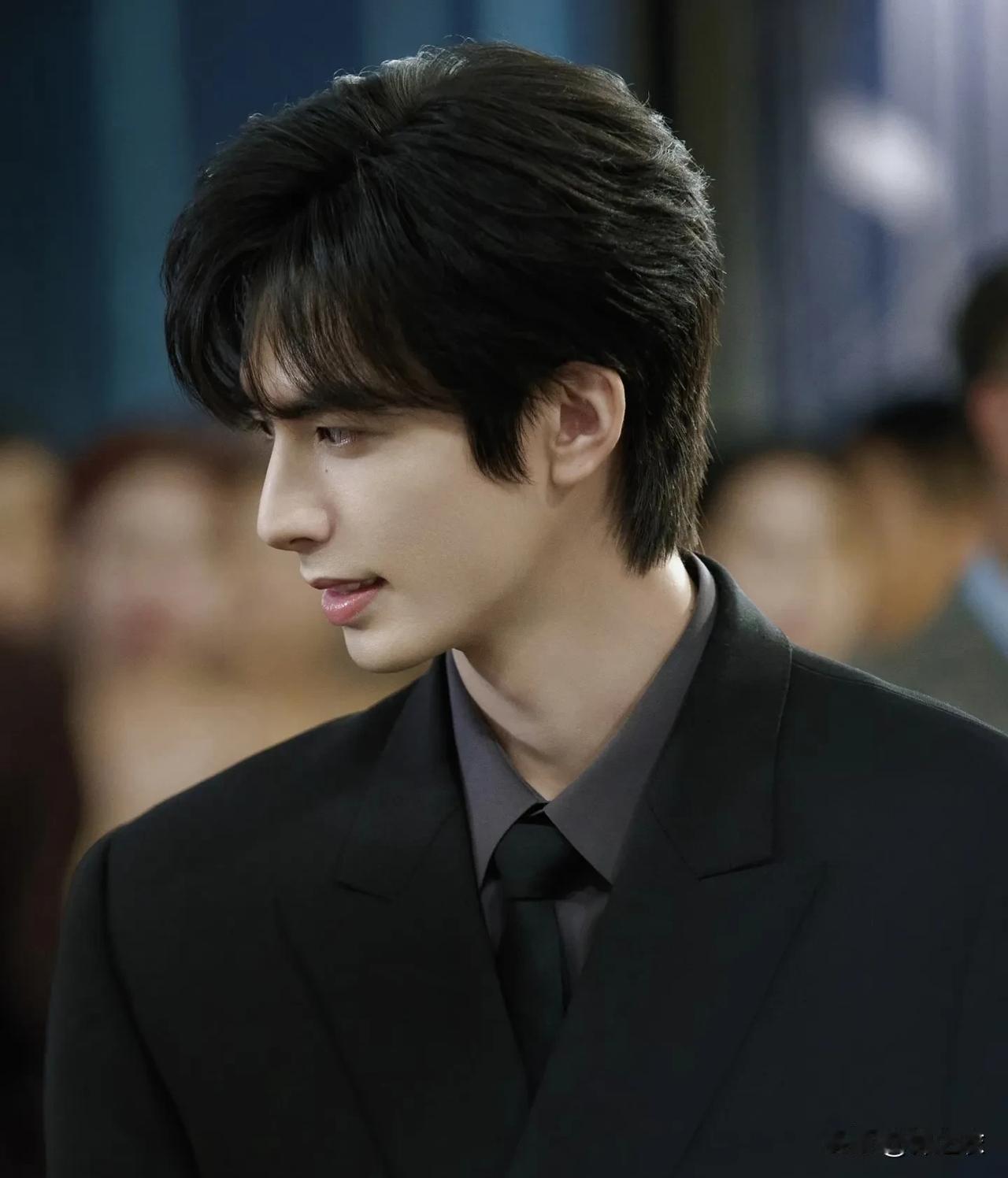 感觉宋威龙在内娱很难有对手了，因为他20岁手握当年收视率top的爆款上星剧。