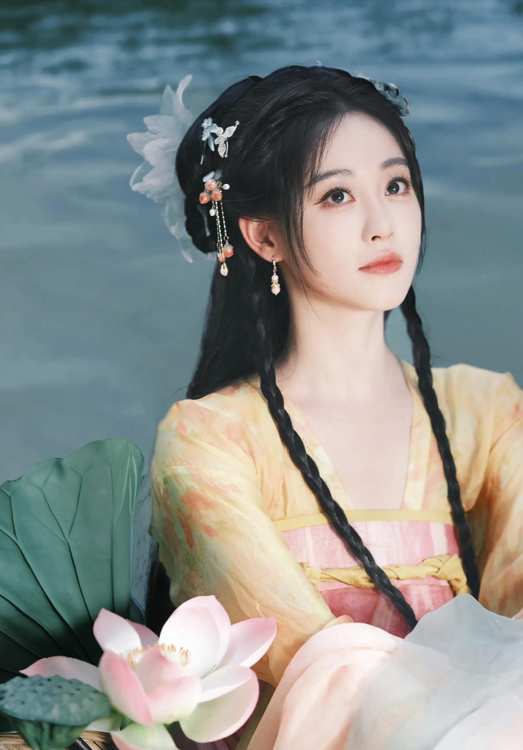女星祝绪丹写真集：秀丽美艳、出水芙蓉