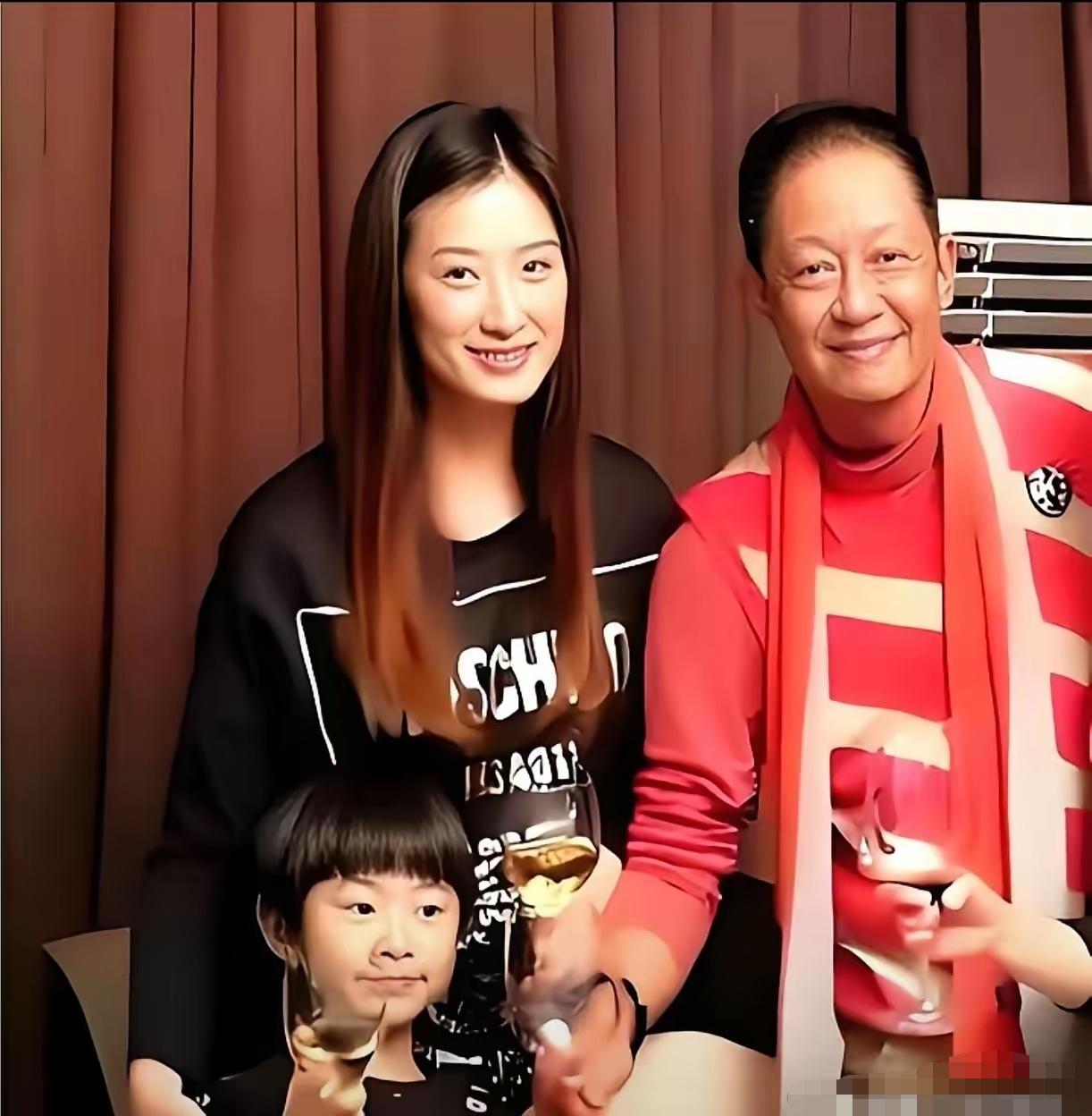 谁能想到，大帅哥王志文已经结婚18年了？娱乐圈出了名的"倔脾气"王志文，竟把