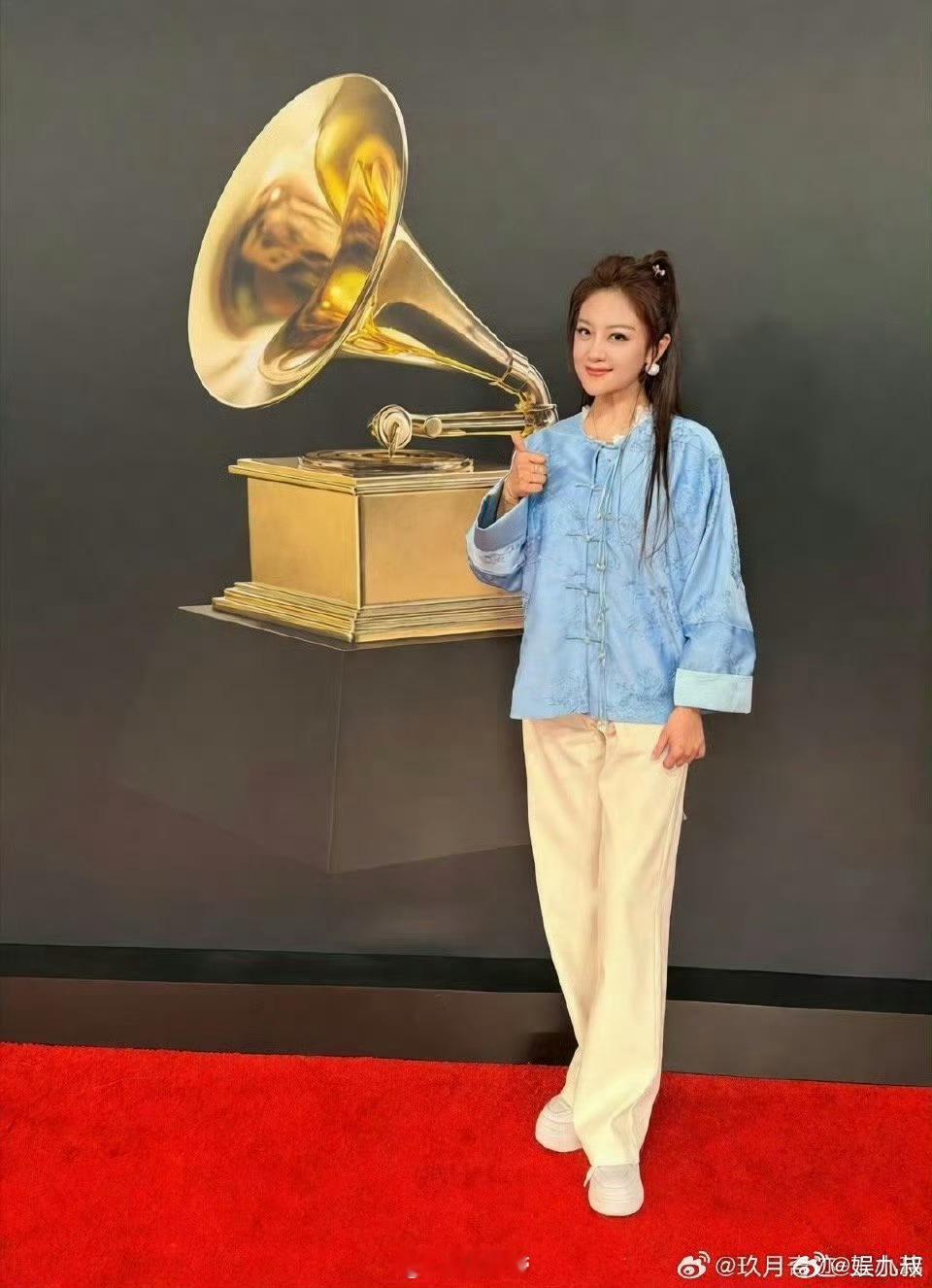 王小玮发博晒格莱美内场从内场照片里的氛围感，到文字里的“世界舞台”梦，王小玮的