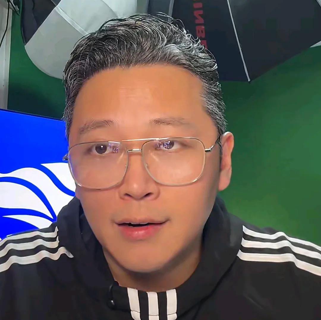 解说员周亮直言，山东泰山俱乐部在引援上比较业余。他在直播时透露，山东泰山最新引