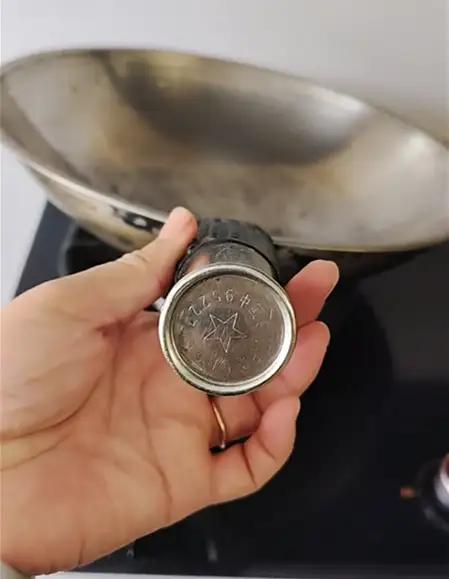 随着瑞安“传家锅”的走红，越来越多的消费者开始关注这款锅具的材质选择。有人好奇：