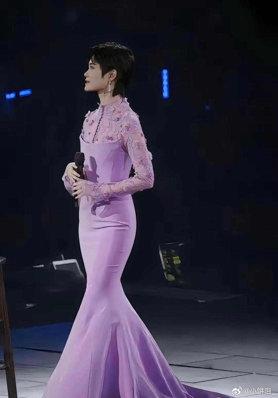 李宇春现在怎么看起来有点像瘦了的贾玲？