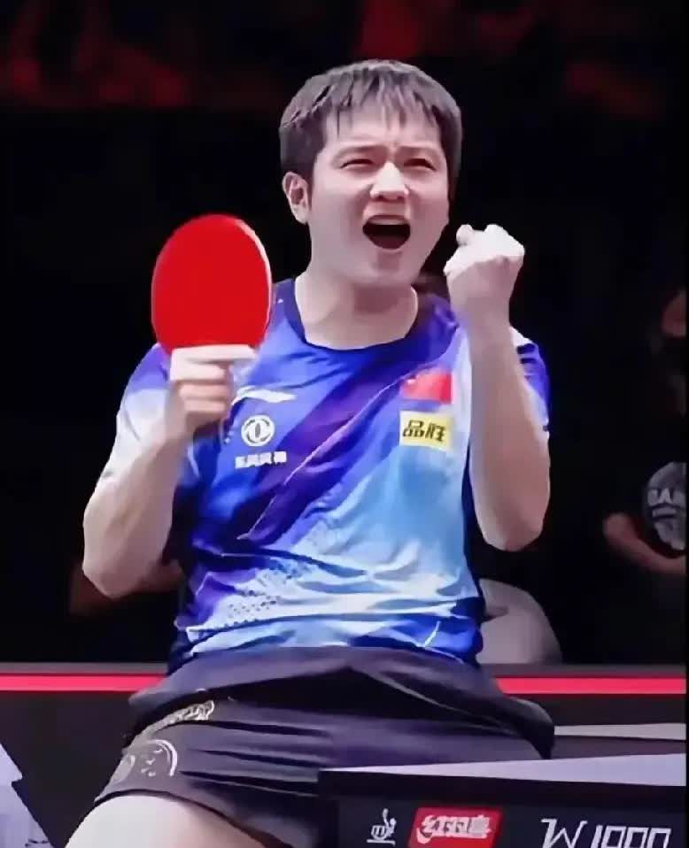 樊振东也够倒霉的，一夜功夫又开始声讨他了，还以为是他输外协了。张本智和夺冠，男乒