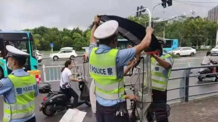 电动车电池超过48V就违规, 上路就会被查扣? 交警: 这2种情况除外