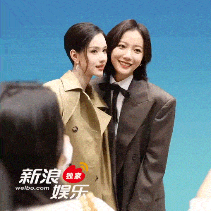 是谁偶遇金鸡后台王珞丹陈都灵合照现场啊！坐等两位美女把合照放出来～