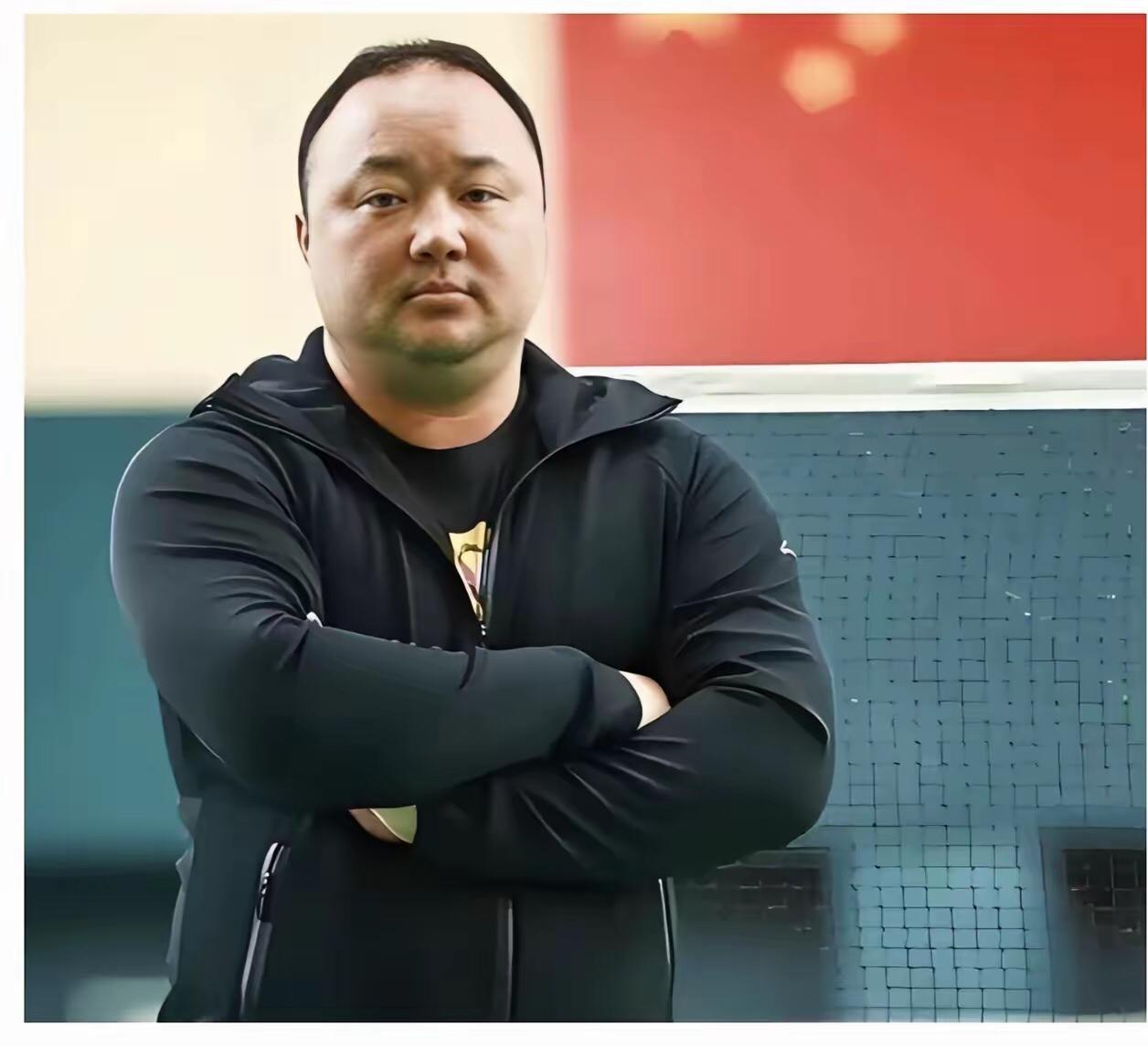 张军被查一事曝光后，他妻子的底细也被彻底扒了出来。不查不知道，这竟是一对“双王