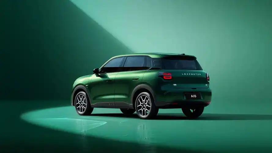 女生开SUV，那才叫真的酷：1.反差感拉满：男生开大车是标配，女生开大车是