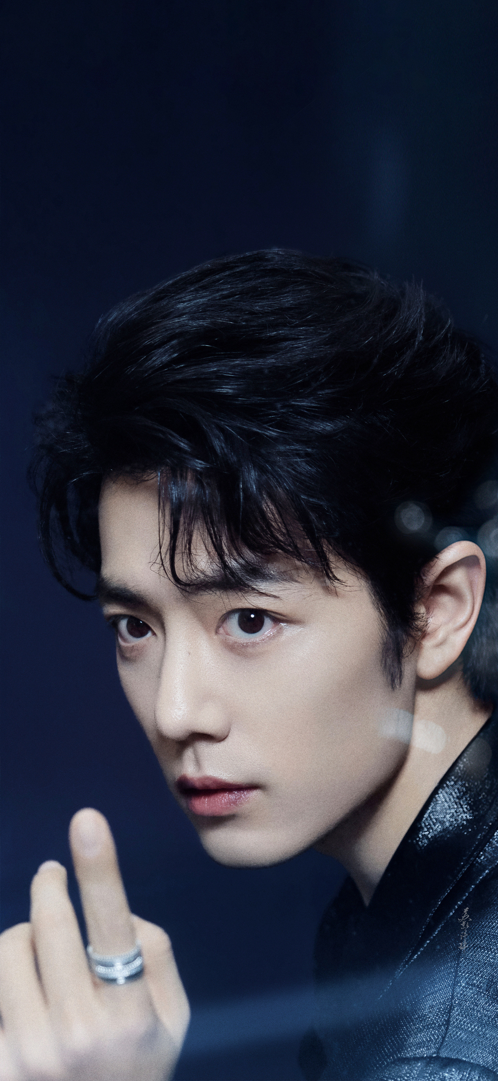 肖战热成啥样了西装革履的样子，超帅超有魅力哒