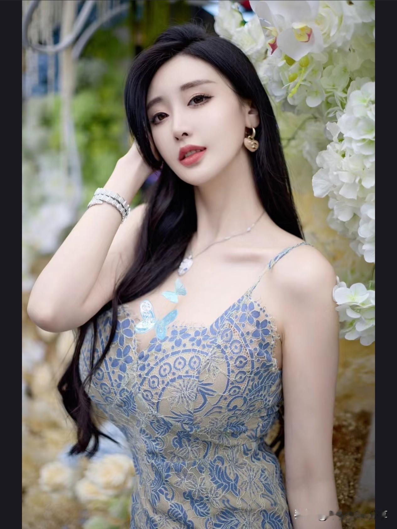 优雅蓝裙仙女，花海中的梦幻少女紫色梦幻少女紫裙花漾少女粉裙仙女梦幻蓝裙仙女