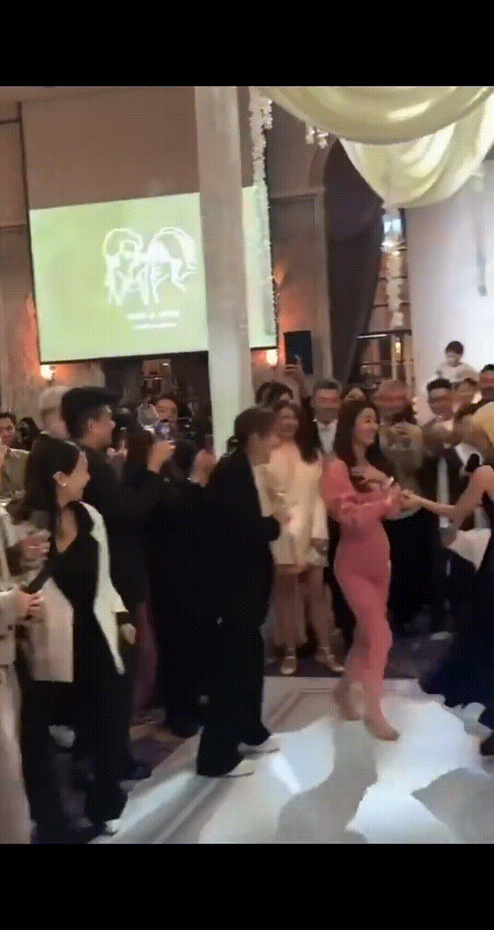 林心如这回在婚礼上光脚跳舞，真是让人眼前一亮。都这个年纪了，说脱鞋就脱鞋，