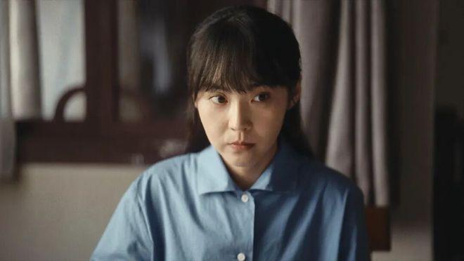 演员张佳宁说：“当年，我在上大一时，有一个月生活费实在不够了，一天我舅舅突然打来