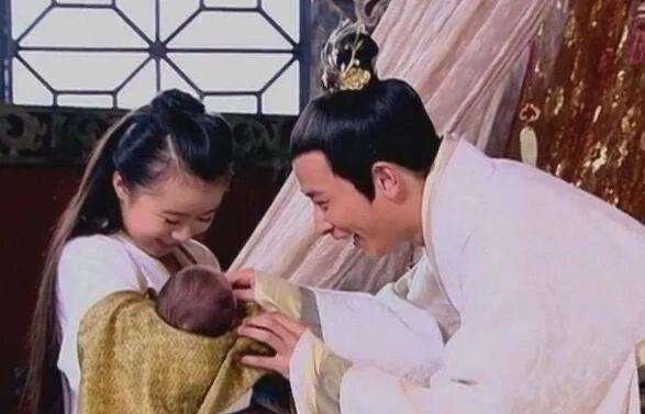 公元前163年，汉惠帝刘盈的皇后张嫣病故。宫女在为其净身时意外发现，这位40岁的