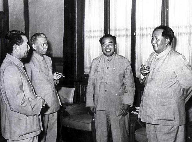 有人说，新中国的那些开国元勋，大多数都出身于中产家庭，而不是穷苦家庭。新中国成