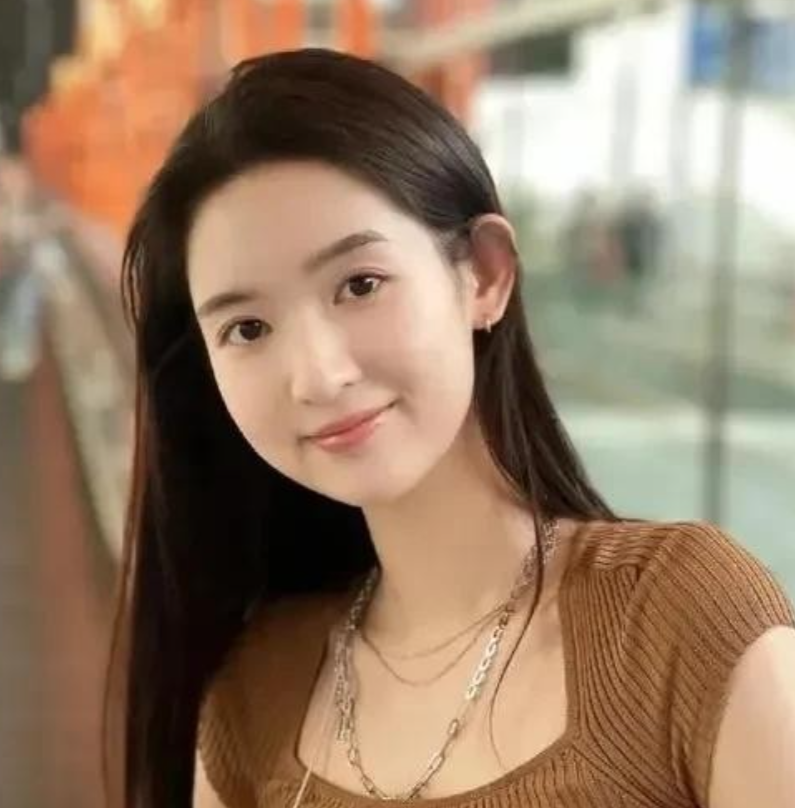 这下出名了，不止王玉雯的父母，全国人民都知道了，28岁的王玉雯迫不及待想成功，不