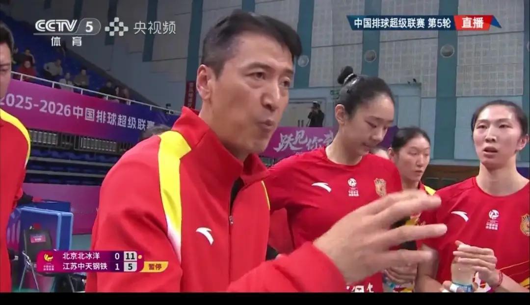 上海女排首尝败绩！天津女排助力山东女排登顶！2025-2026女排超级联赛