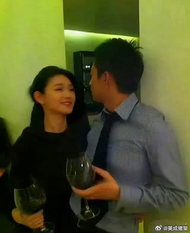汪小菲和大S第一次见面的照片，帅哥当年就是这样被瞬间沦陷的！