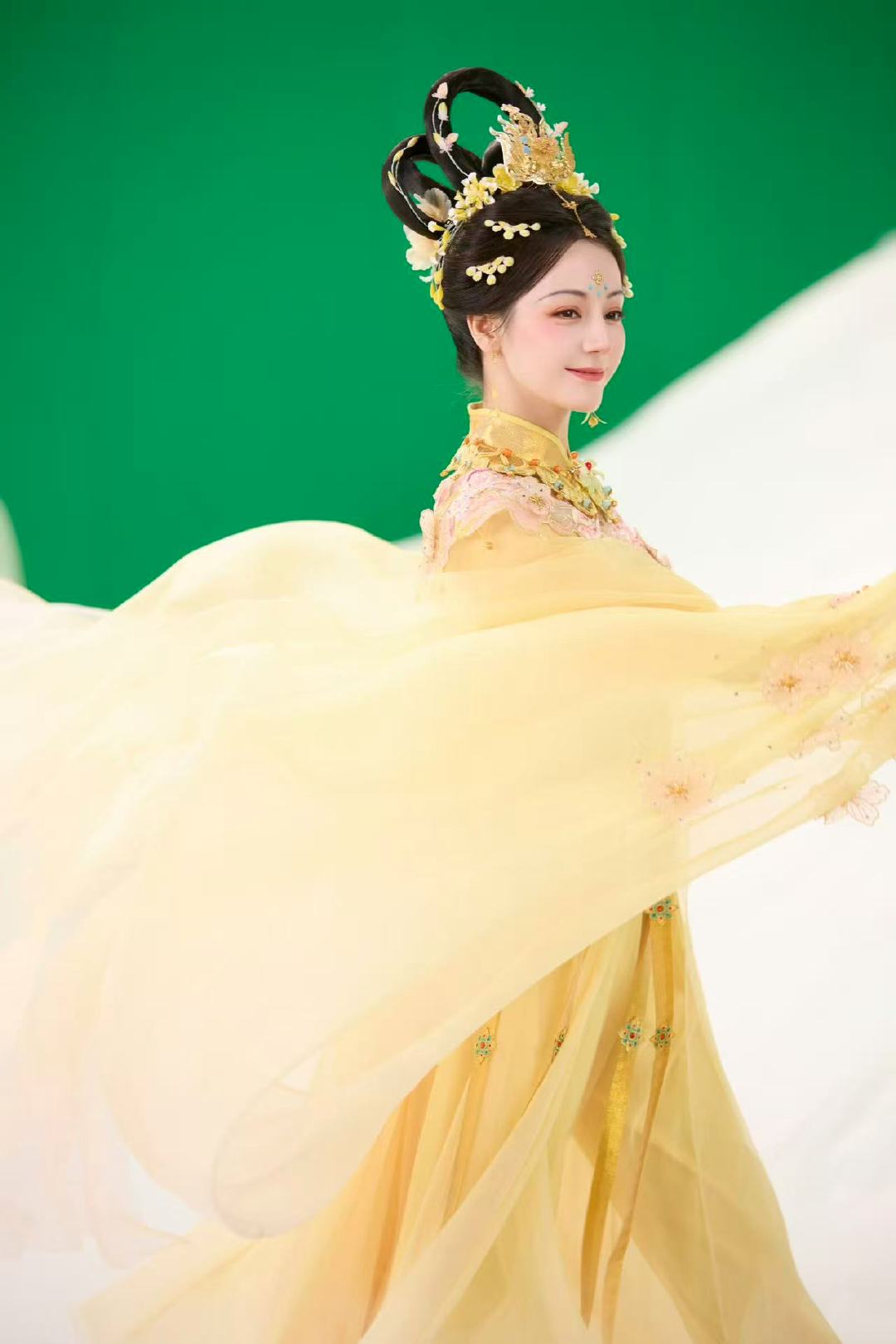 迪丽热巴恰是人间好时光迪丽热巴金风拂过迪丽热巴恰是人间好时光​​​