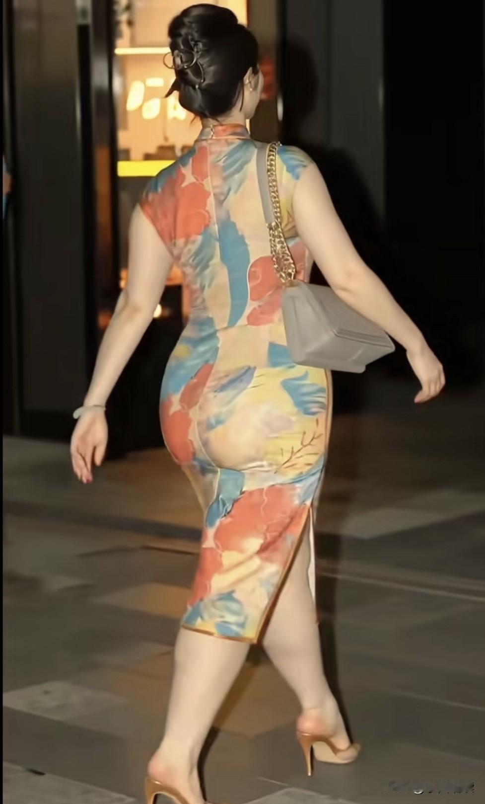 这体型和气质，算不算中老年女性的杰出代表？