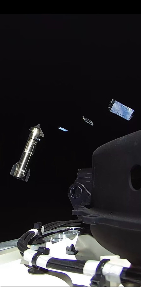 真实照片，马斯克SpaceX星链卫星