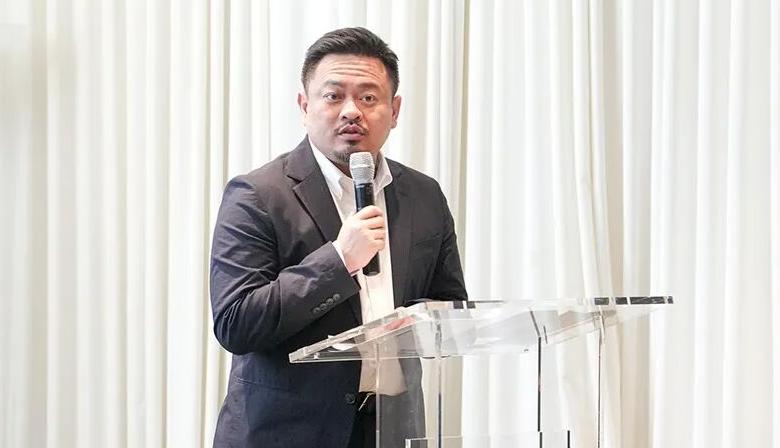 台湾官员跑来大陆，下了飞机直接傻眼：根本没人去接机！平时出门排场那么大，这回只能