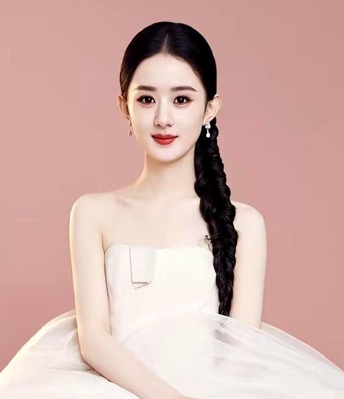 她们还在“撕番位”，赵丽颖已经悄悄把战场，搬到了海外。一个可怕的细节：海外流媒