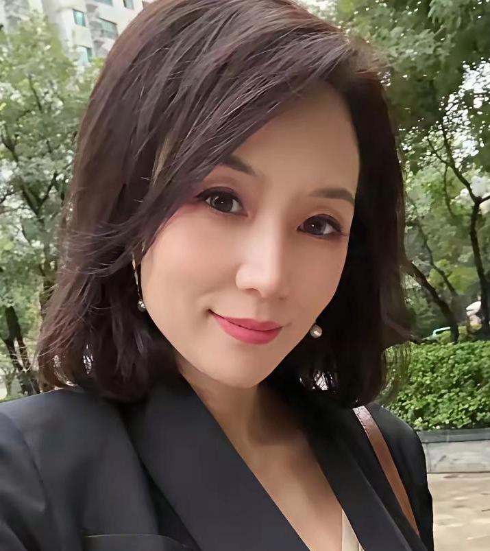 奉劝大龄剩女千万别凑合！我同事38，上个月去相亲，男方坐下来第一件事不是点菜，
