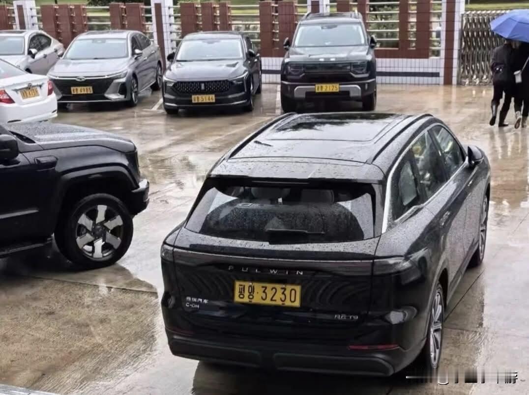 朝鲜私家车政策新动态去年，朝鲜通过了《私家车利用法》。与以往需对国家有功才