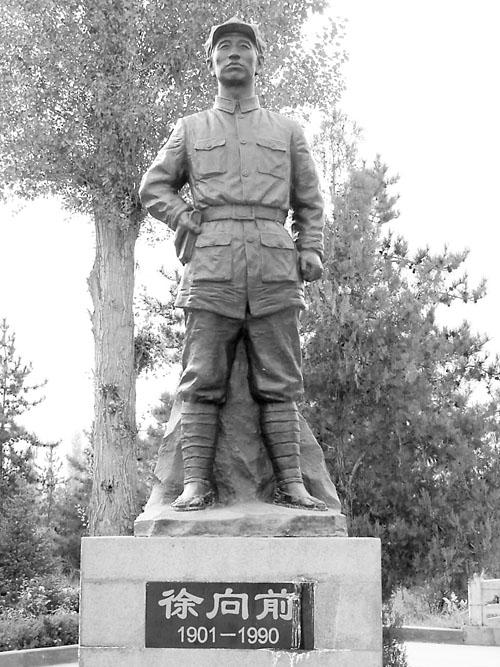 1990年，89岁的徐向前元帅躺在病榻上，肺病缠身，日渐沉重。征战一生、从硝烟里