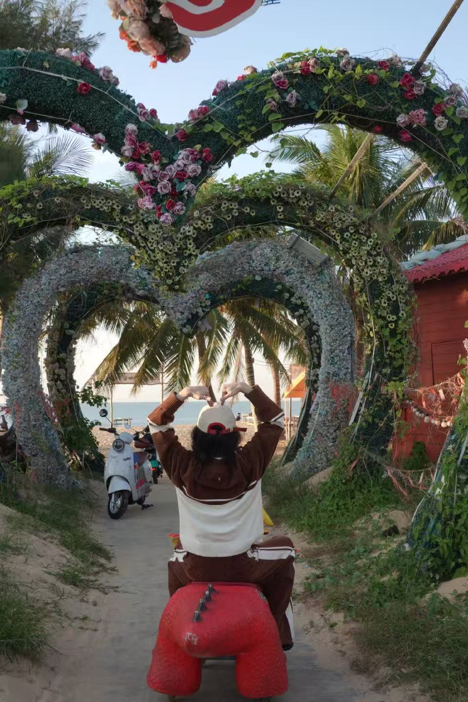 华晨宇恐龙赛车手华晨宇海南plog华晨宇海南plog，恐龙赛车手，