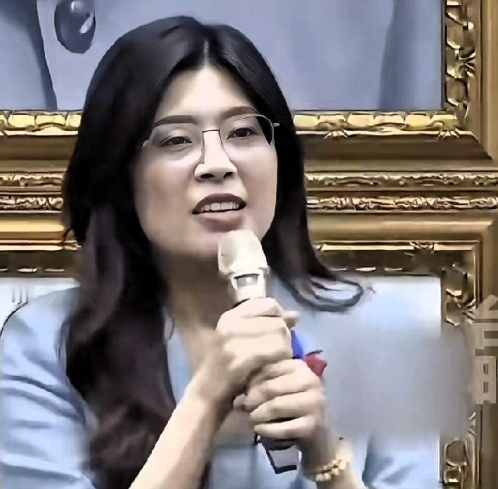蓝营大佬放话了，选举刚结束就有人坐不住了。郑丽文这次胜选，本来是该庆祝的时候