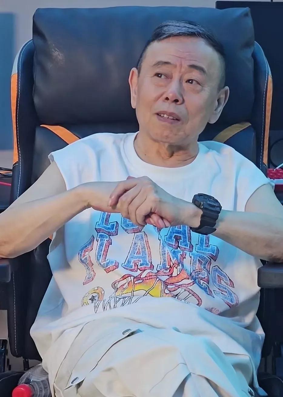 《举起手来》将筹拍第三部好消息：主演没变还是潘长江坏消息：潘子沉迷拍短剧