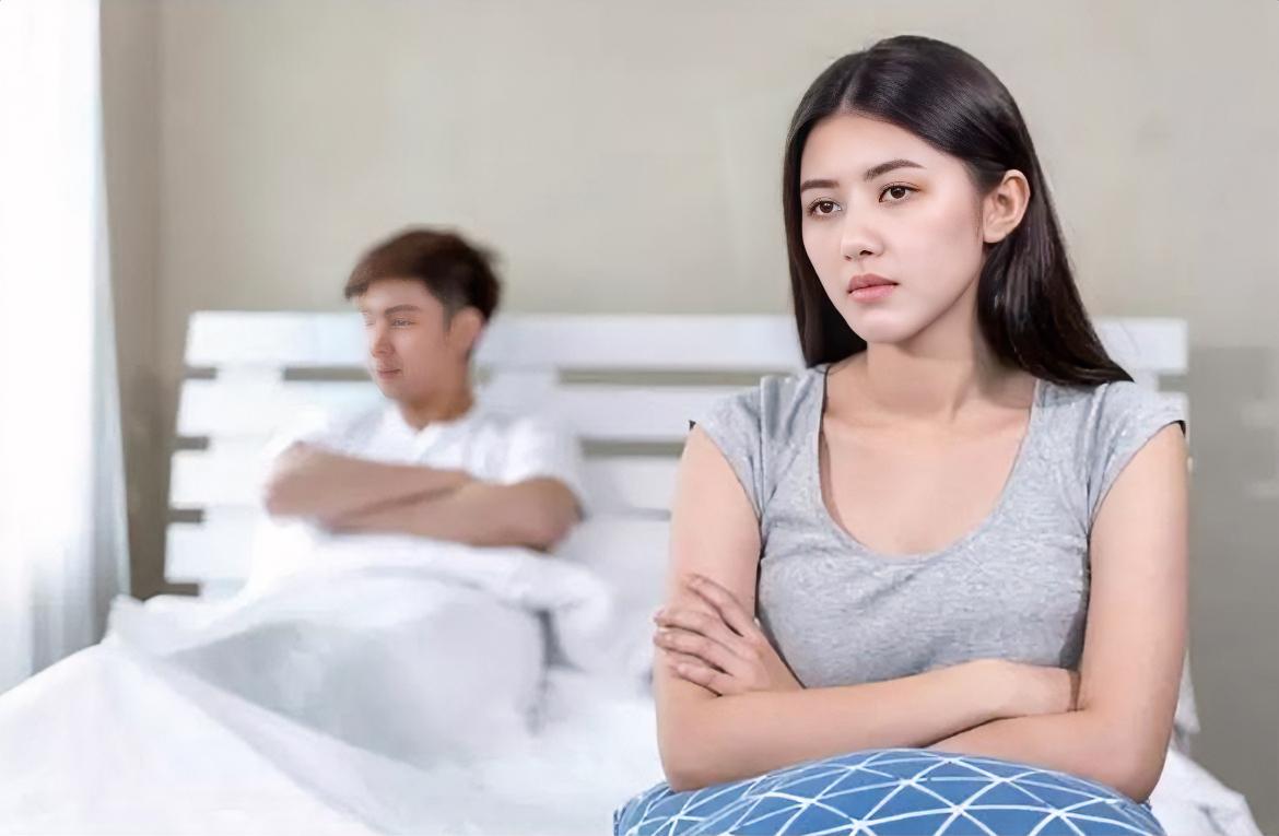 夫妻长期分床睡会影响心理吗？从心理学角度看，是一定会的，因为只要是一个正常人