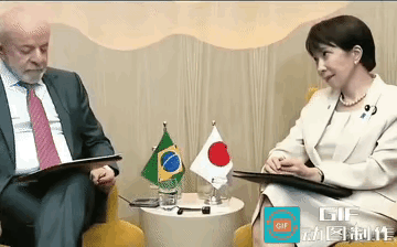 G7峰会真是名场面不断！高市早苗与巴西总统卢拉会晤时，她那“妖娆”表情死盯着卢拉