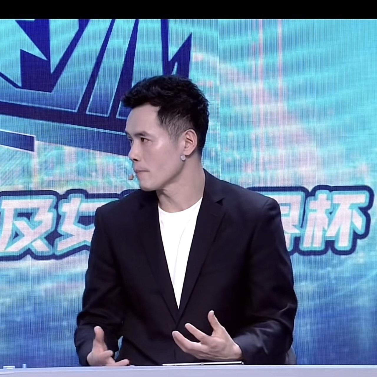 王楚钦夺冠：刘国正真是当亲儿子疼啊王楚钦夺冠，刘国正正在咪咕解说这场比赛，当