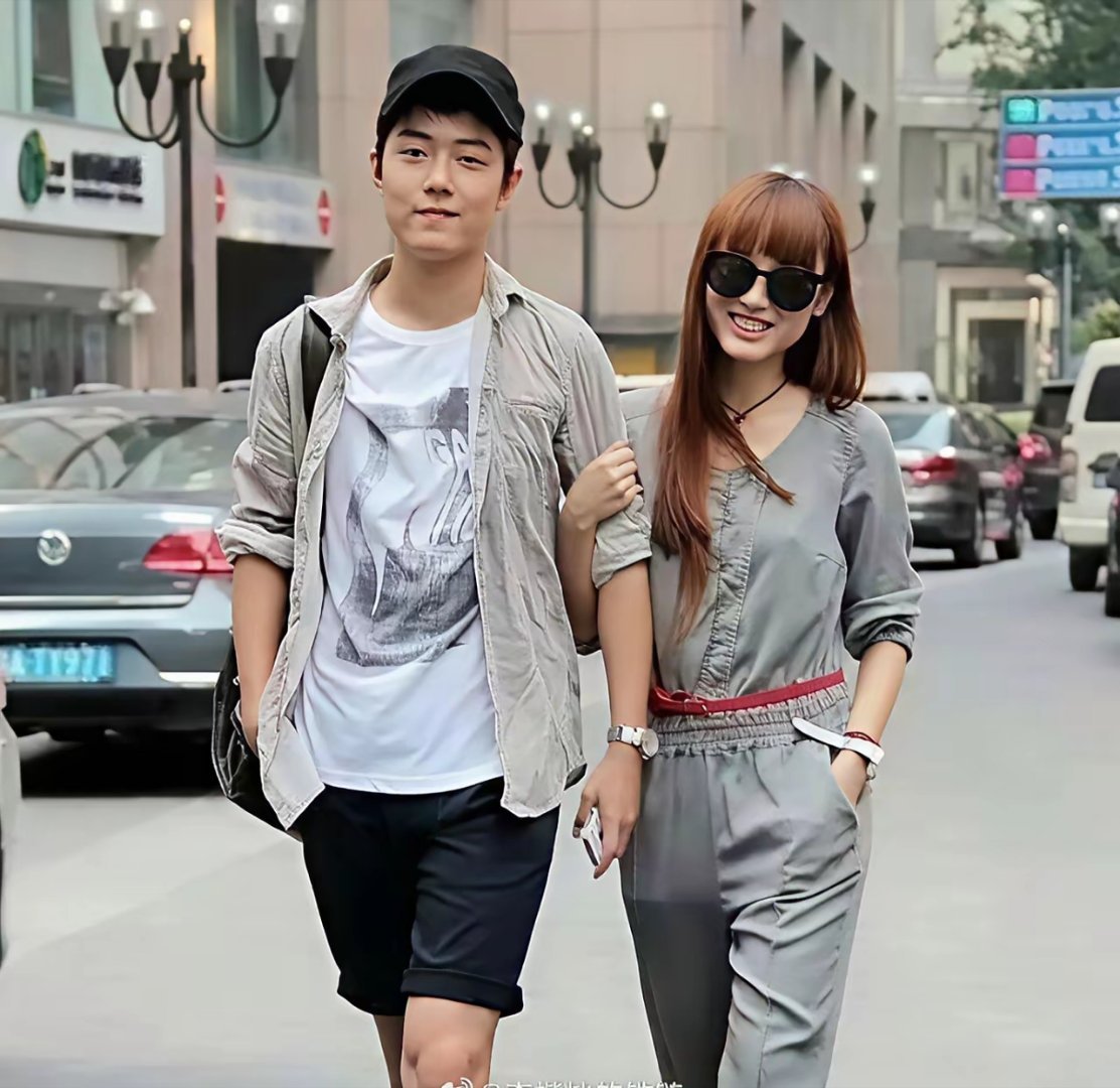 肖战，王鹤棣早期时的样子！！