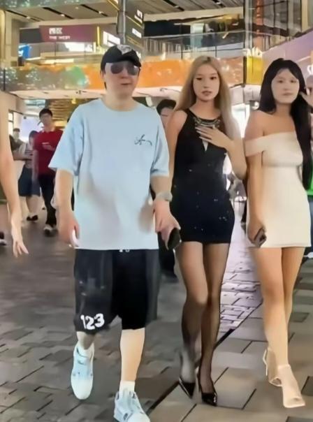 王思聪也消费降级了，陪伴在他左右的女人质量跟过往相比，真的差太远的。以前王思聪身