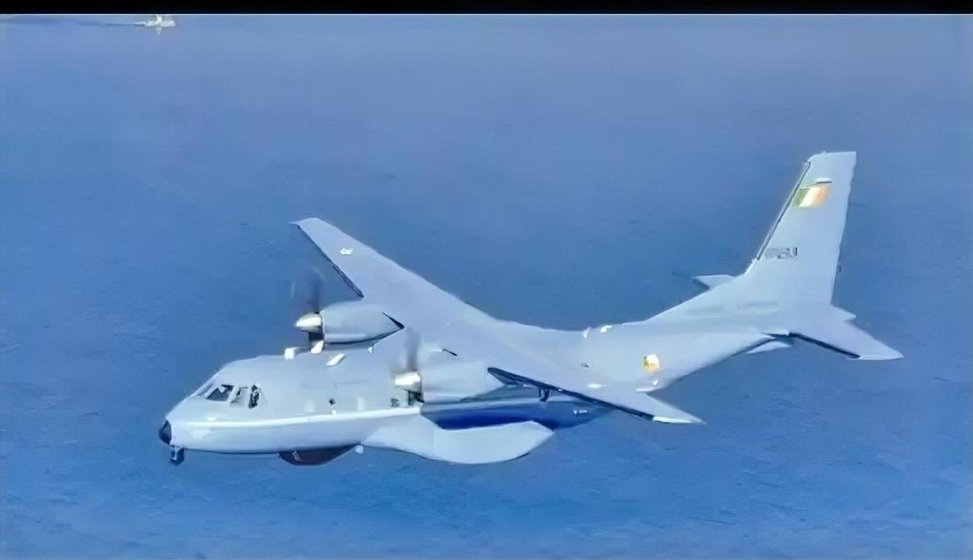 菲律宾飞机闯黄岩岛，我军全程驱离，这事没完？12月12日，菲律宾那边有几架小