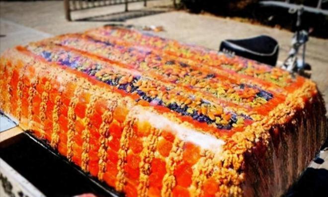 没生意还全国乱窜，遭大众抵制的“新疆切糕”，背后有什么猫腻？在中国的小吃江湖里