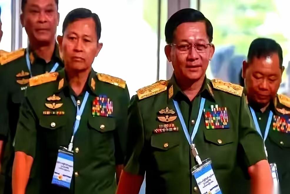 洪森直接开骂了，指着他那个48岁的儿子。“让你去美国待了10年，人脉呢？关系