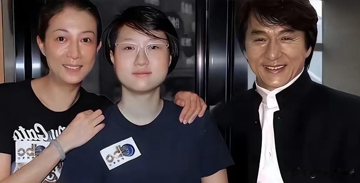 原来大家都错怪成龙了？刷到吴绮莉直播切片的时候，我真的一秒切换到懵逼状态。