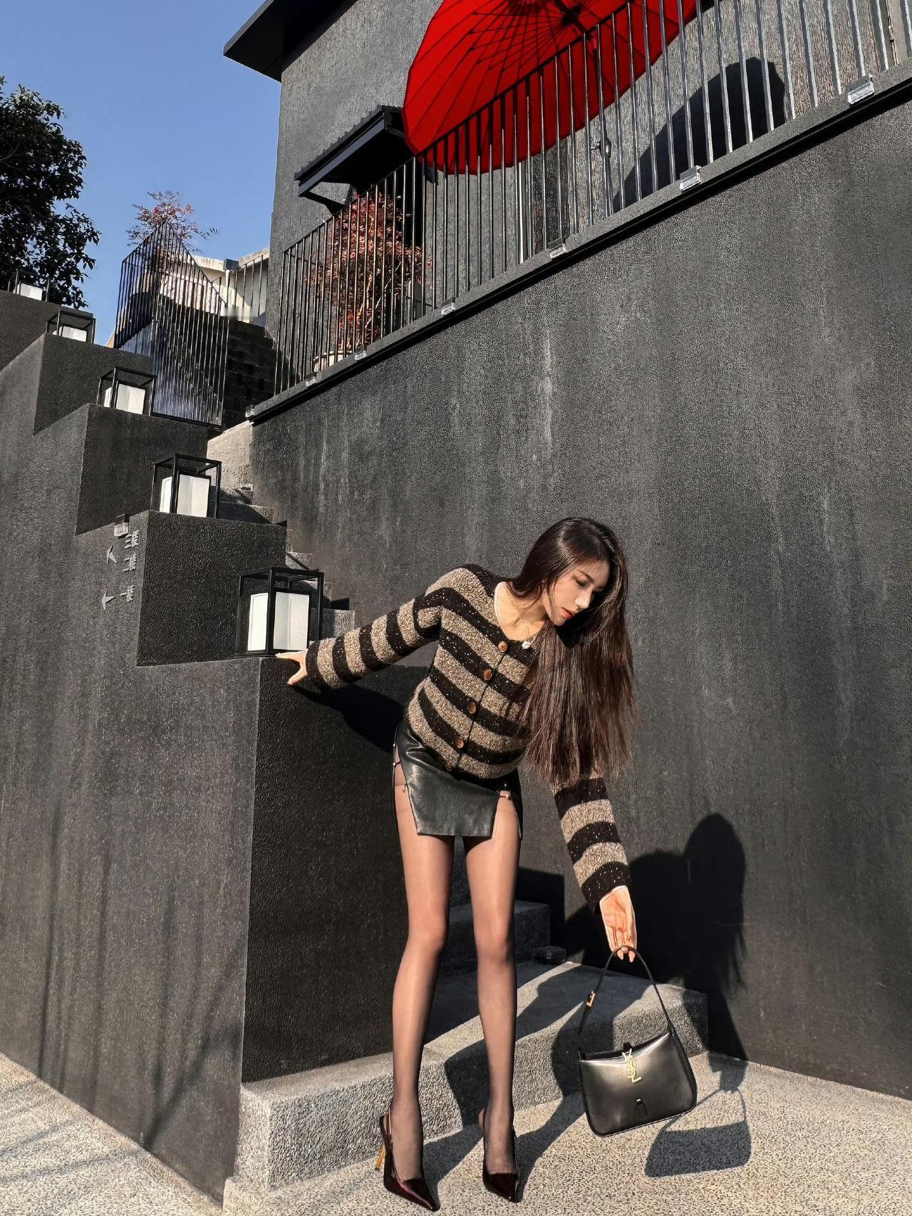 想看我低头那你跪下来啊​​​