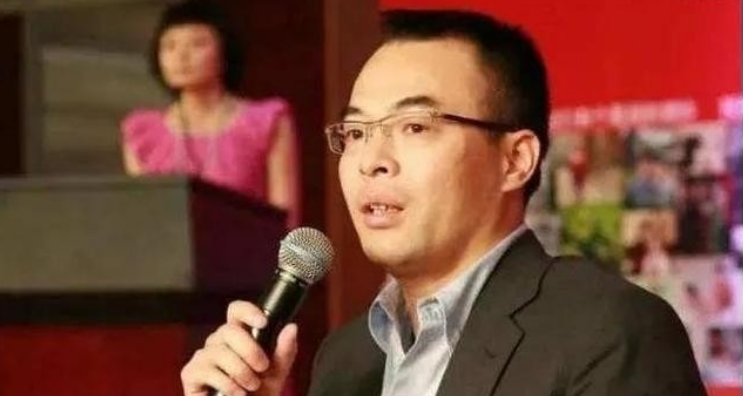 1998年，斯琴格日乐来“天上人间”，却被保安拦住还想摸她屁股，她赶紧给藏天