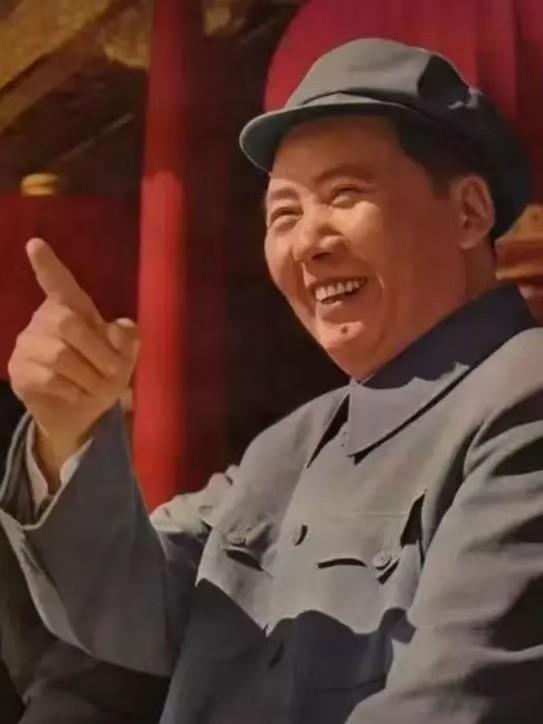 毛主席读一首词当众痛哭：八百年一声吼，道尽中国绝不能偏安！1975年夏，中